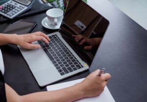 trabalhos criativos com o aluguel de macbooks